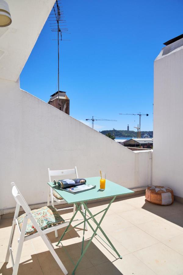 Sunny With Terrace.river View! Apartamento *